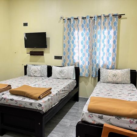 Sri Siri Lodge And Hotel Чикмагалур Экстерьер фото