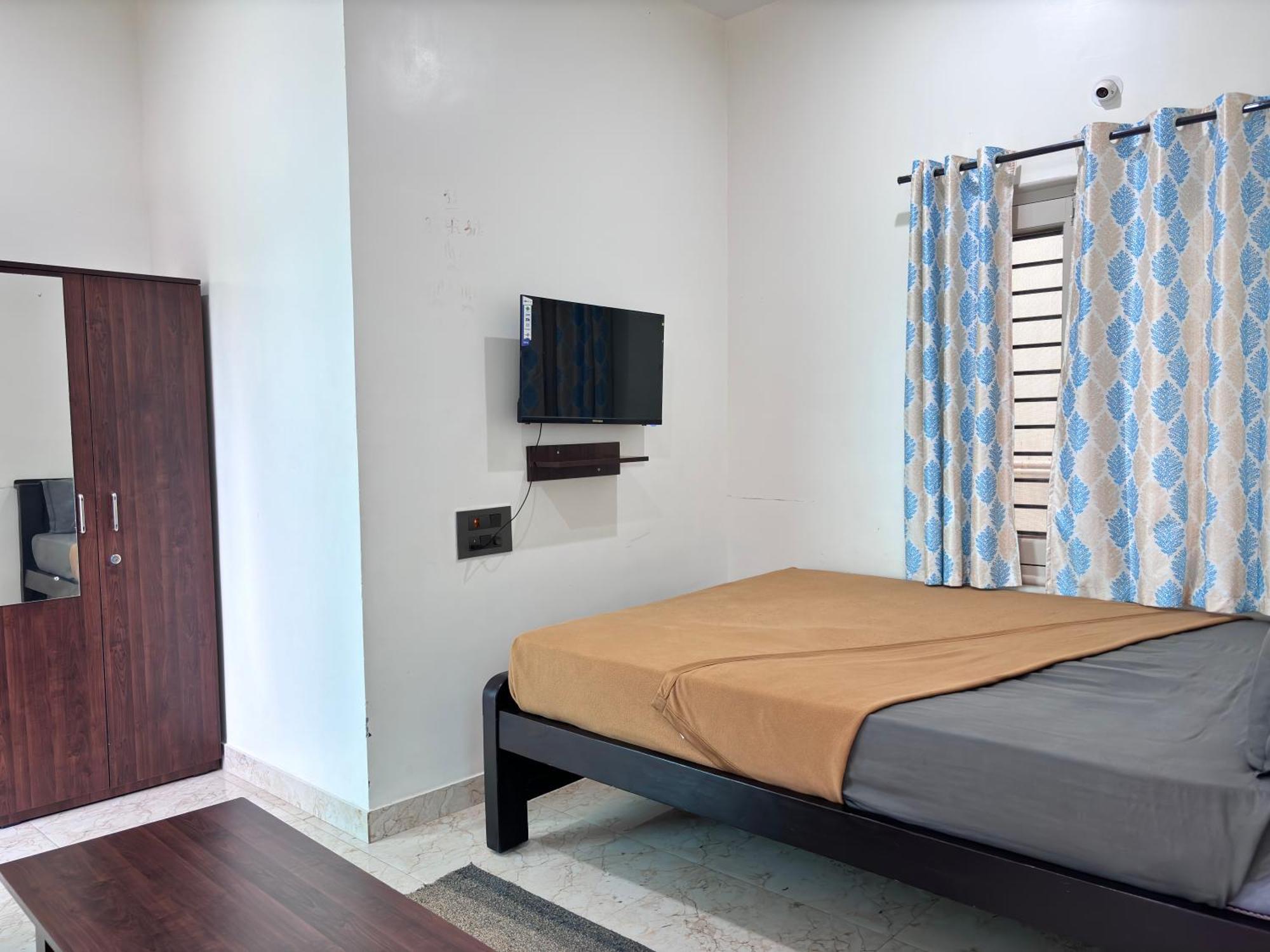Sri Siri Lodge And Hotel Чикмагалур Экстерьер фото